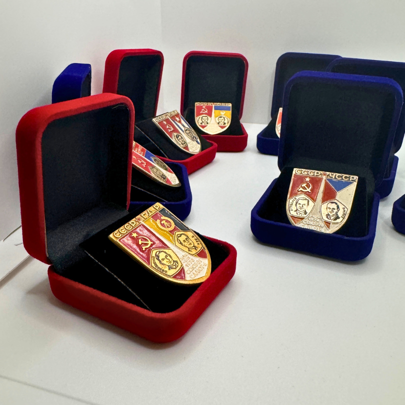 Spille commemorative "Corsa allo Spazio"