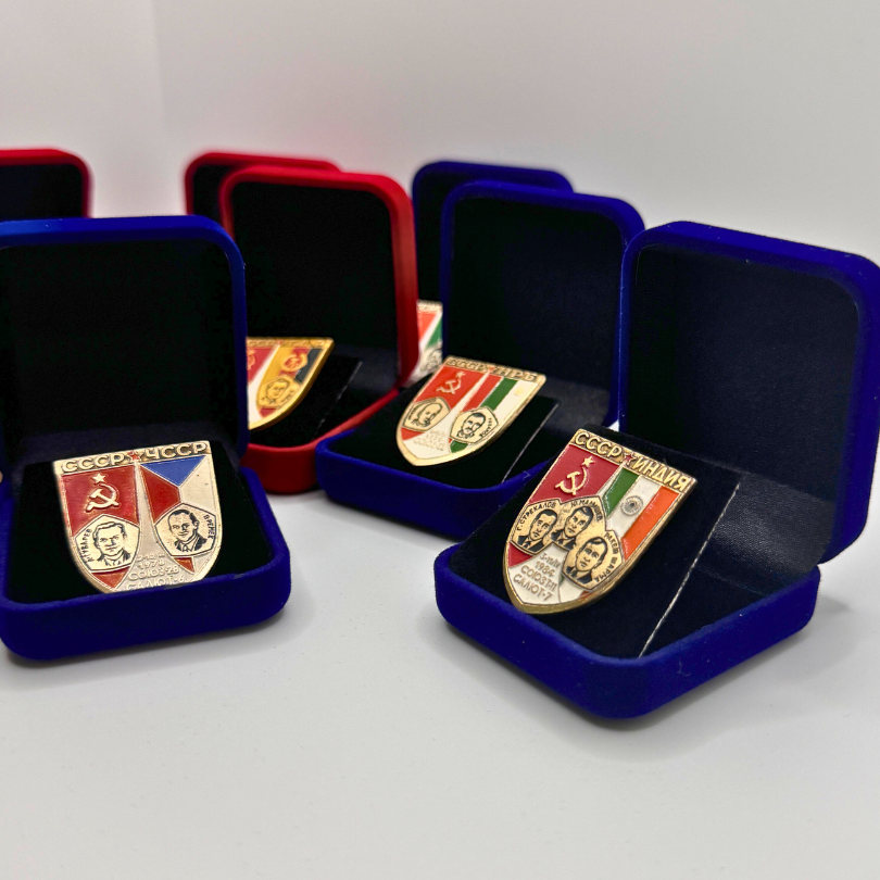 Spille commemorative "Corsa allo Spazio"