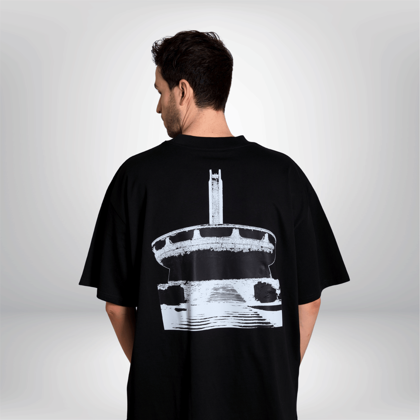 T-Shirt Oversize: Brutalist - Buzludzha (nera)