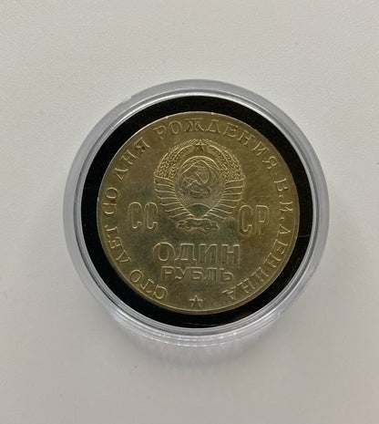Coppia di monete sovietiche con Lenin (rublo, kopeiki)